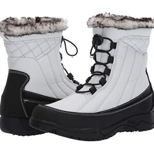 Totes Eve White Boots size 9M